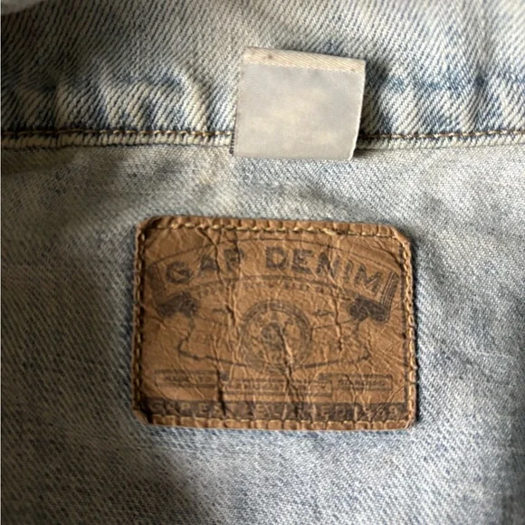 Gap Women’s Cropped Light Wash Denim Jacket, Size Small - Picture 5 of 13